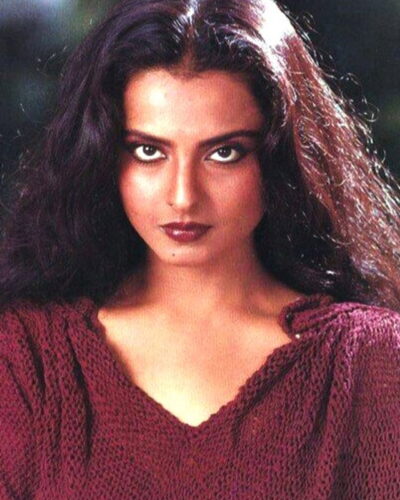 Rekha recalls hugging a fan who threatened to die without meeting her
