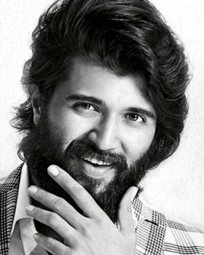 Vijay Deverakonda and Rashmika Mandanna give scholarships to 180 students