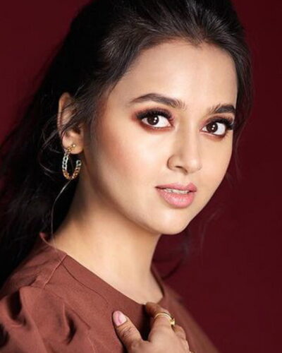 Tejasswi Prakash Drops Golden Bombshell on Naagin 7 Sets