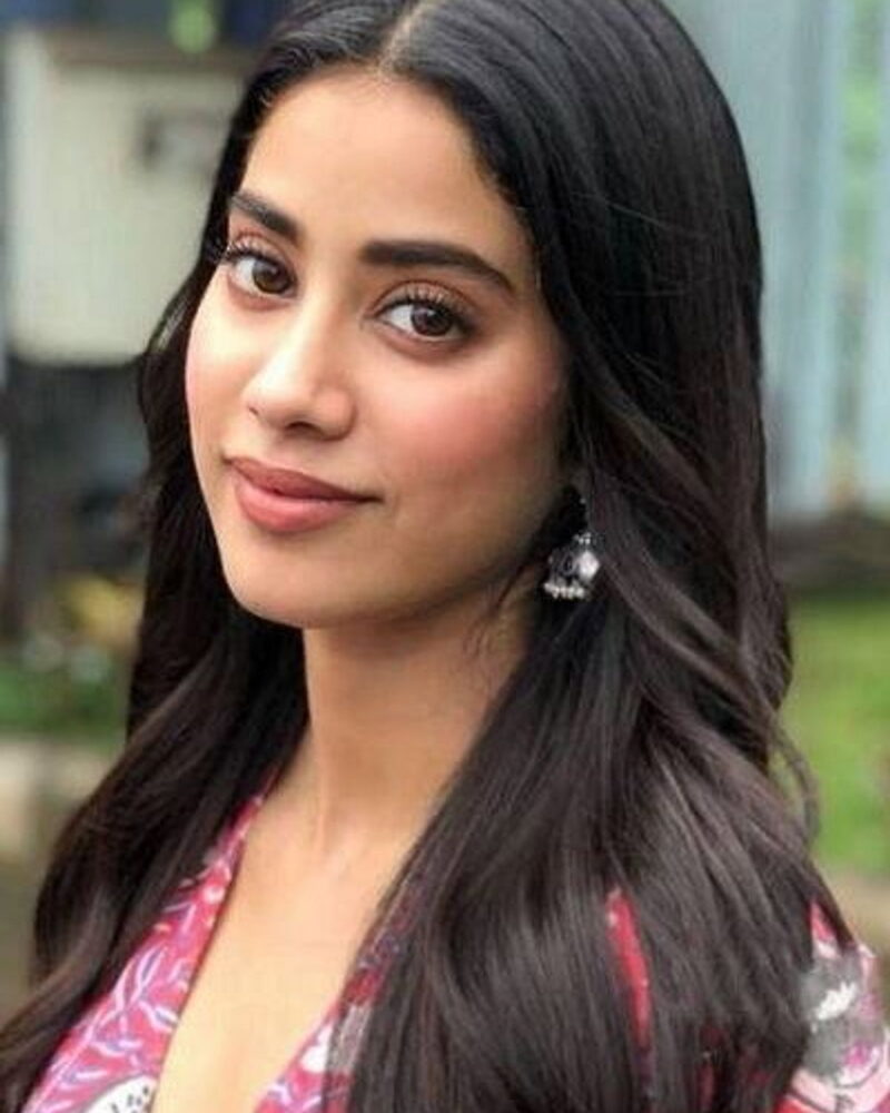 Janhvi Kapoor wipes tears with Telugu speech at Peddi event