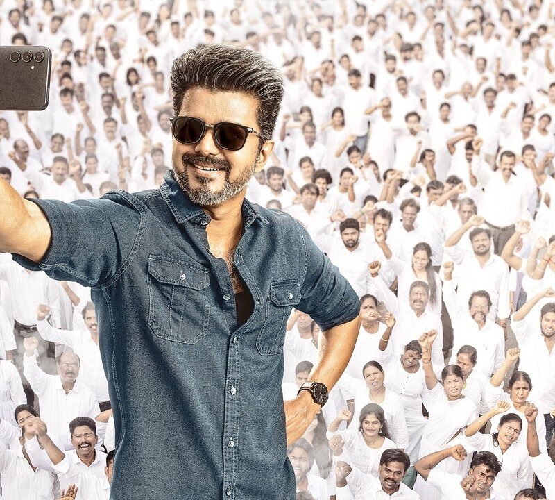 R Parthiban gifts Tamil Nadu CM Vijay a framed portrait