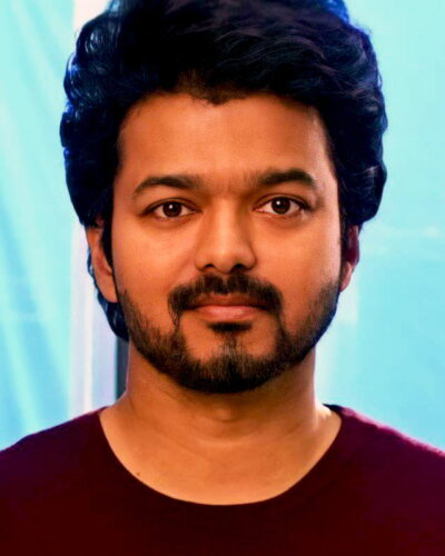 Vijay plays chess with Praggnanandhaa, wins praise from grandmaster