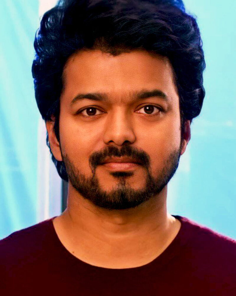 Vijay plays chess with Praggnanandhaa, wins praise from grandmaster